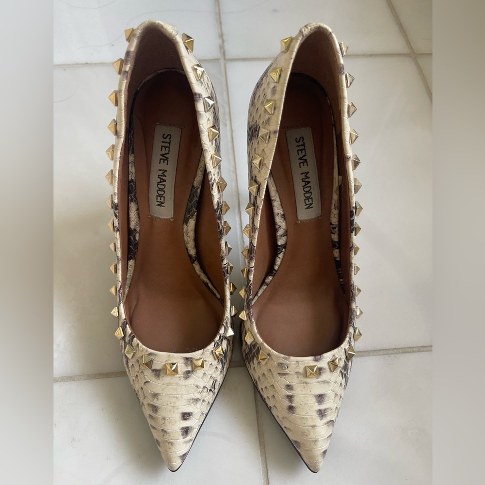 Steve Madden Proto Natural Snake and Gold Studded Pumps